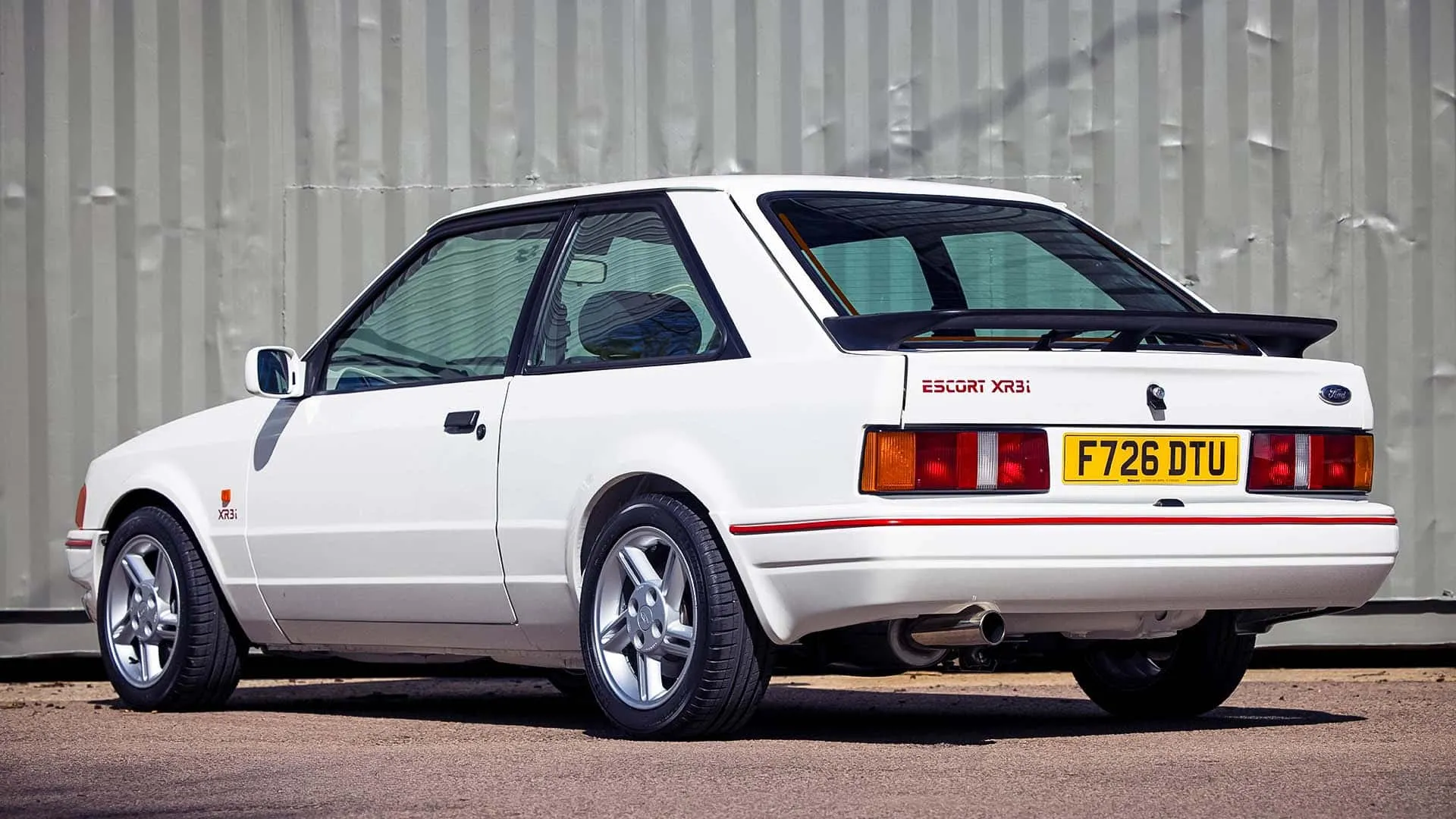 https://cdn-ab.spidersweb.pl/2026/06/escort-xr3i-restomod-tyl.jpg