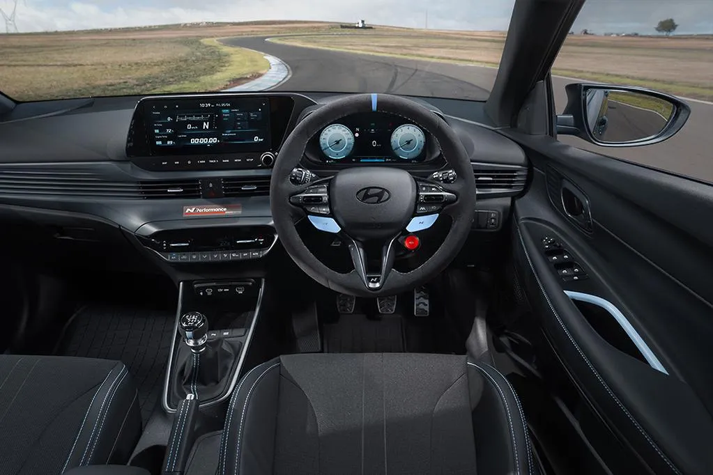 https://cdn-ab.spidersweb.pl/2026/06/hyundai-i20-n-shadow-deska.jpg