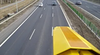 Średnia prędkość na odcinku? Twój telefon to wie, twoje auto raczej nie