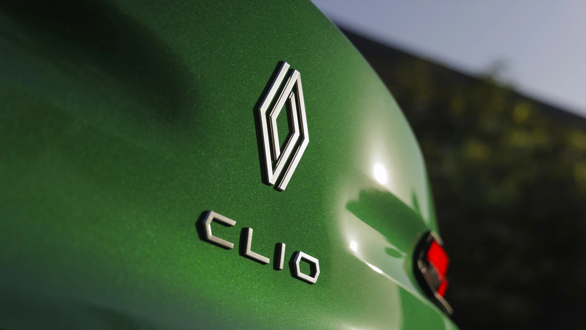 Przyłapali sportowe Renault Clio. Zazdroszczą mu dużego silnika