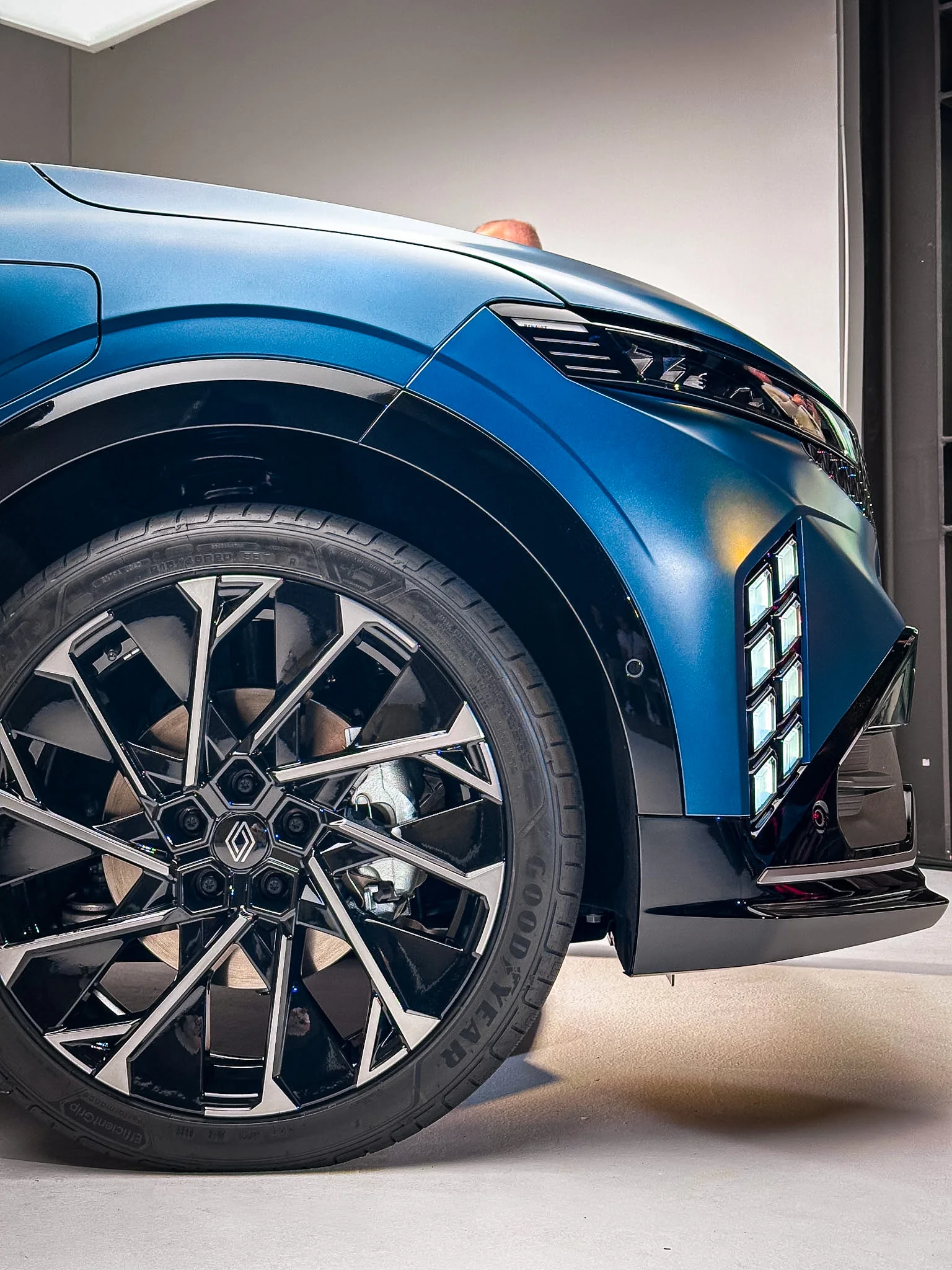 https://cdn-ab.spidersweb.pl/2026/06/renault-megane-e-tech-2026-36.jpg