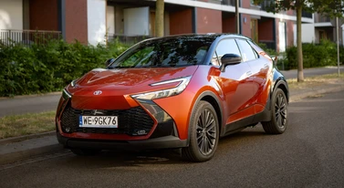 Nowy SUV Toyoty o 17 000 zł taniej. A z plug-inem idziesz na rekord