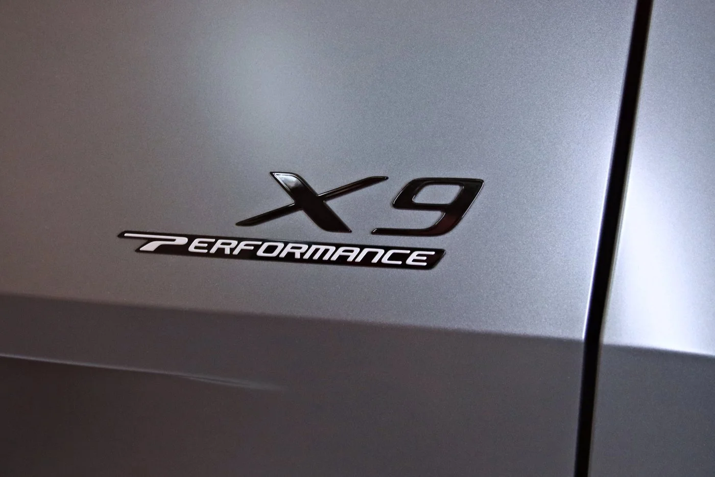 Xpeng X9 - logo 