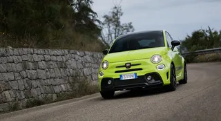Abarth robi w tył zwrot. Powróci do silników spalinowych