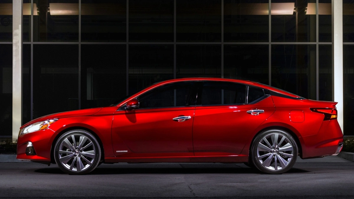 Nissan tnie gamę. Znika kultowy model