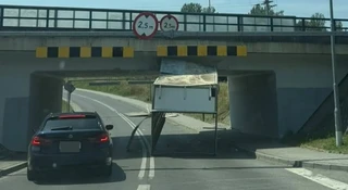 Zabudowa nie przeszła. Dostawczak jechał dalej