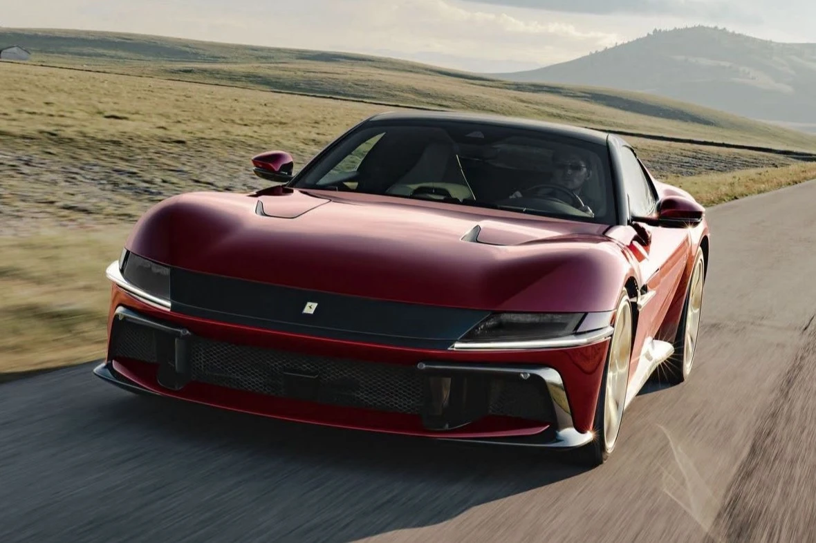 https://cdn-ab.spidersweb.pl/2026/07/ferrari-12cilindri-manuale-2026-premiera-8.jpeg