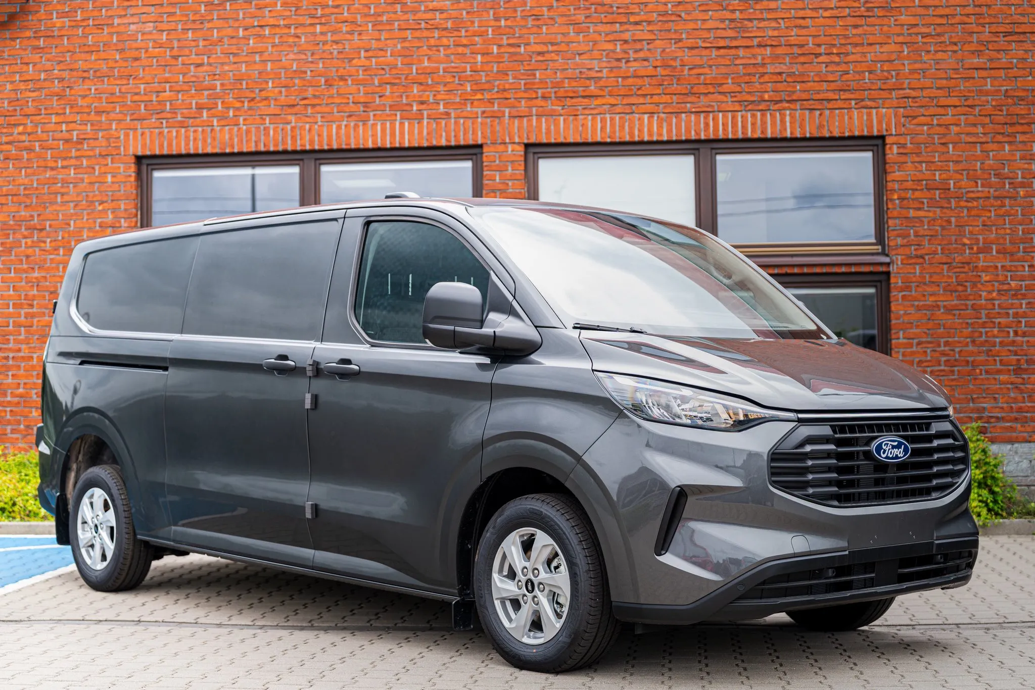 Oto nowy Ford Transit bez tacho. Odpowiada na wszystkie problemy świata