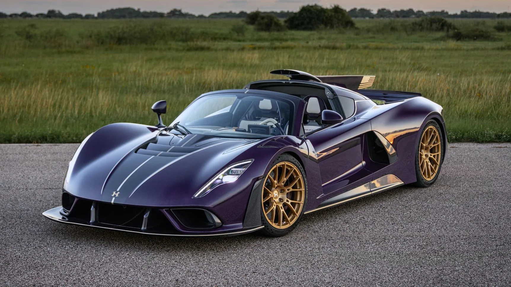 Ferrari: wypuszcza 12Cilindri z manualem. Hennessey: pa tera