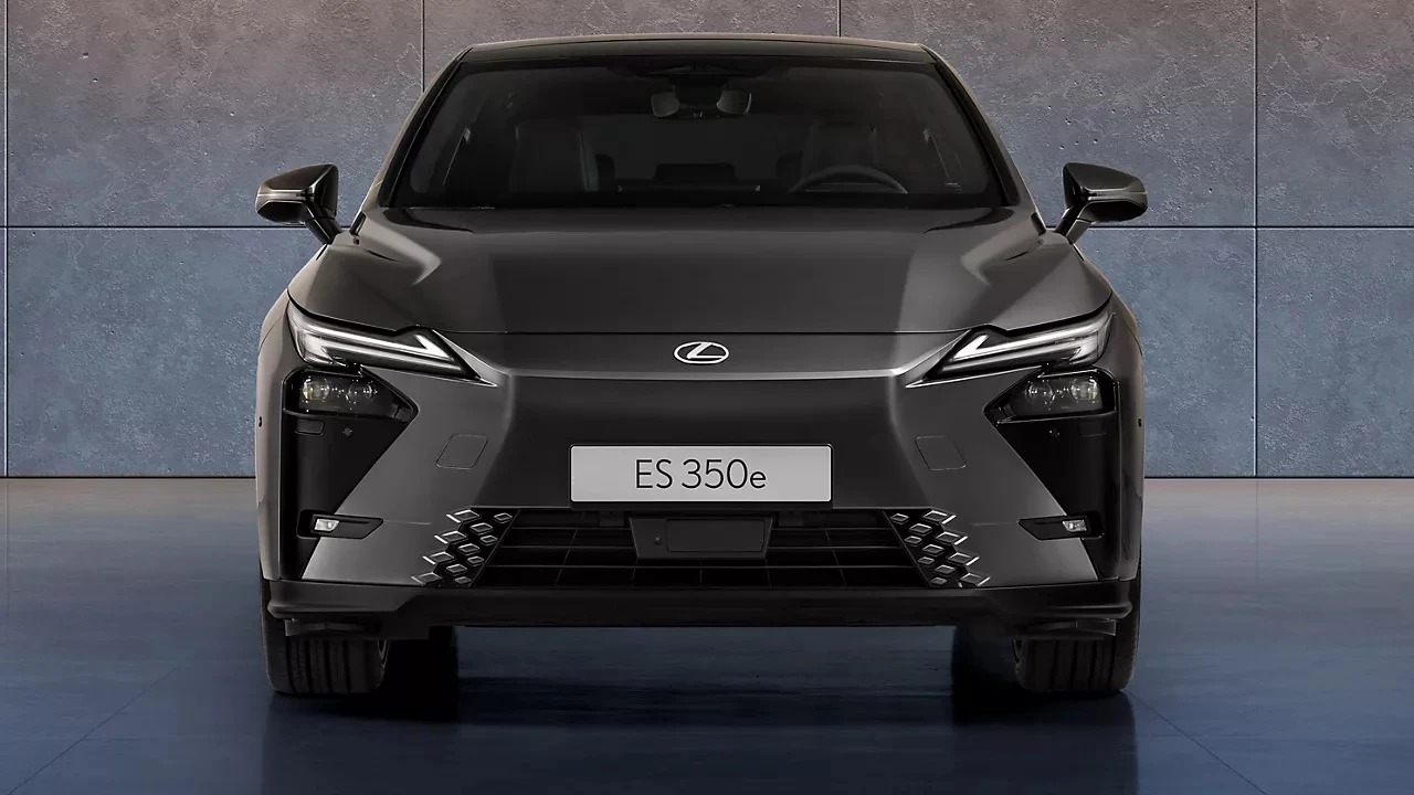 To mocne uderzenie z Japonii w niemiecką trójkę. Nowy Lexus ES to zupełnie inna historia niż poprzednik