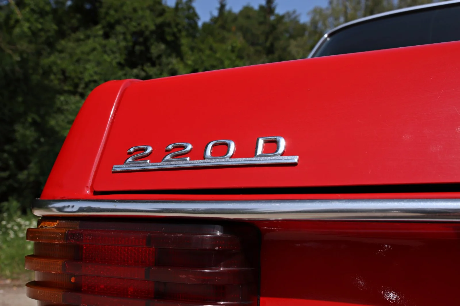 https://cdn-ab.spidersweb.pl/2026/07/mercedes-w115-w214-porownanie-detal1.jpg