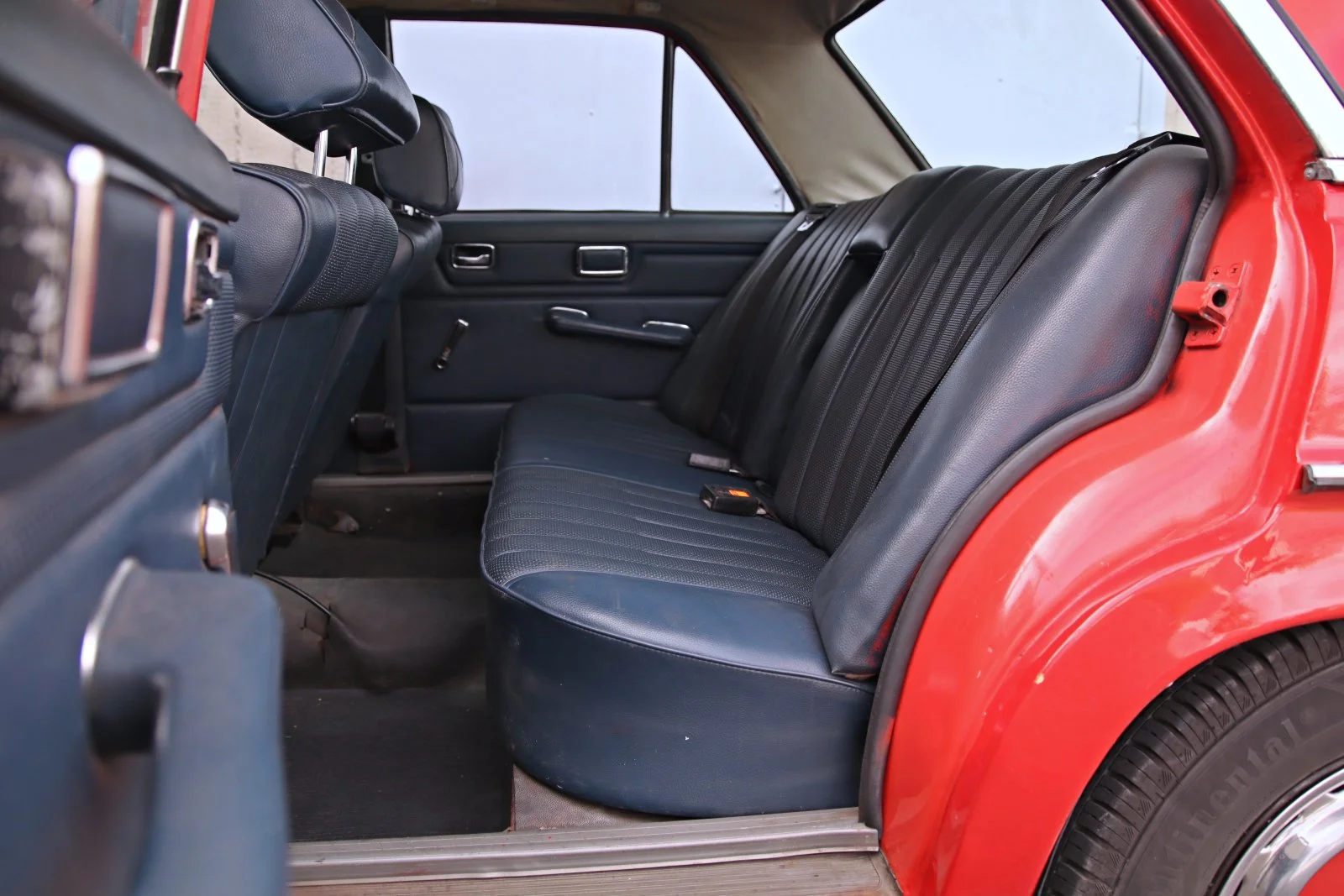 https://cdn-ab.spidersweb.pl/2026/07/mercedes-w115-w214-porownanie-interior3.jpg