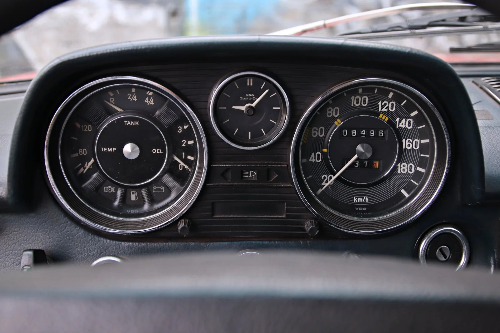 https://cdn-ab.spidersweb.pl/2026/07/mercedes-w115-w214-porownanie-zegary1.jpg