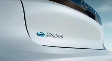 Oto nowy mały Peugeot. Wygląda jak po spotkaniu z lwem