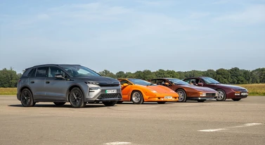 Superauta dostały oklep od SUV-a Skody. Marzenia uleciały z prądem