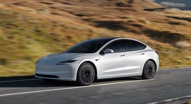 Tesla odpaliła nową promocję. Przywieź gruza, zgarnij kasę