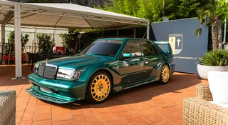 Ten restomod wciska oczy w potylicę. Nie nazwiesz go starą taksówką