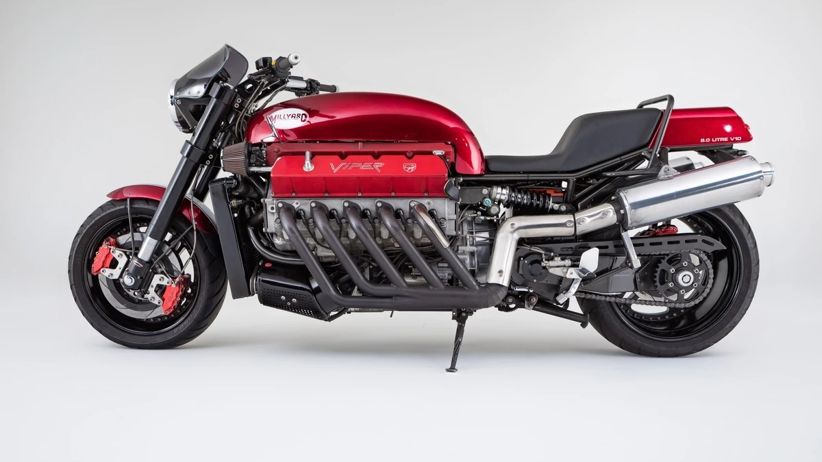 Motocykl z silnikiem Vipera to sen podczas gorączki. Ale i tak idzie pod młotek
