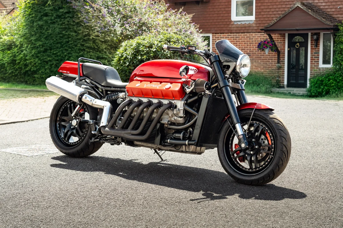 https://cdn-ab.spidersweb.pl/2026/07/viper-v10-motocykl-przod.jpg
