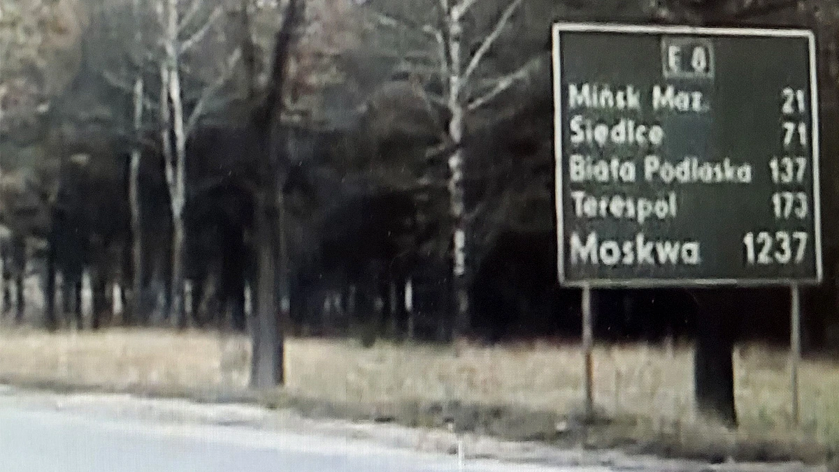 Ten znak wskazuje daleką drogę. Takie zasady są od dawna nieaktualne