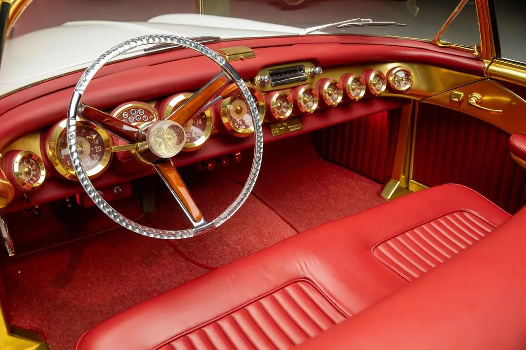 https://cdn-ab.spidersweb.pl/2026/08/cadillac-elegante-wnetrze.jpg