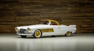 Wyjątkowy Cadillac na sprzedaż. Ależ tu jadą wozy kolorowe
