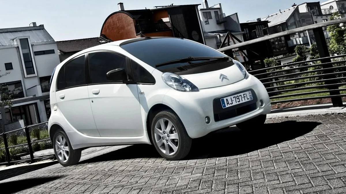 Po tanie auta elektryczne jedź na zachód. 3 tys. euro wystarczą