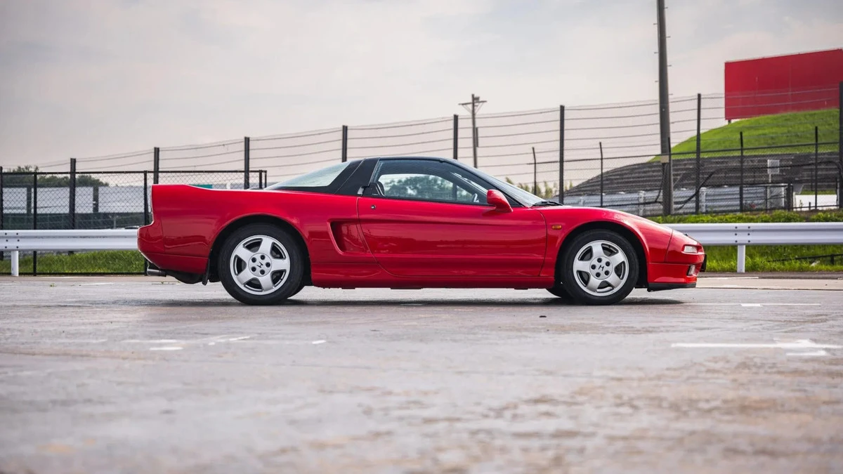 Najsłynniejsza Honda NSX do kupienia. Pan wie, kto po tym stąpał