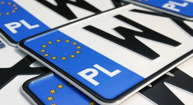 To już przesądzone. Tak będą wyglądać nowe tablice rejestracyjne