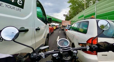 Ulga dla motocyklistów w korku. Filtrowanie wchodzi do gry