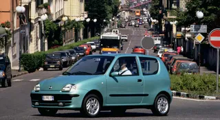 Tyle kosztowały auta w 1999 r. Dzisiaj kupisz za to rower