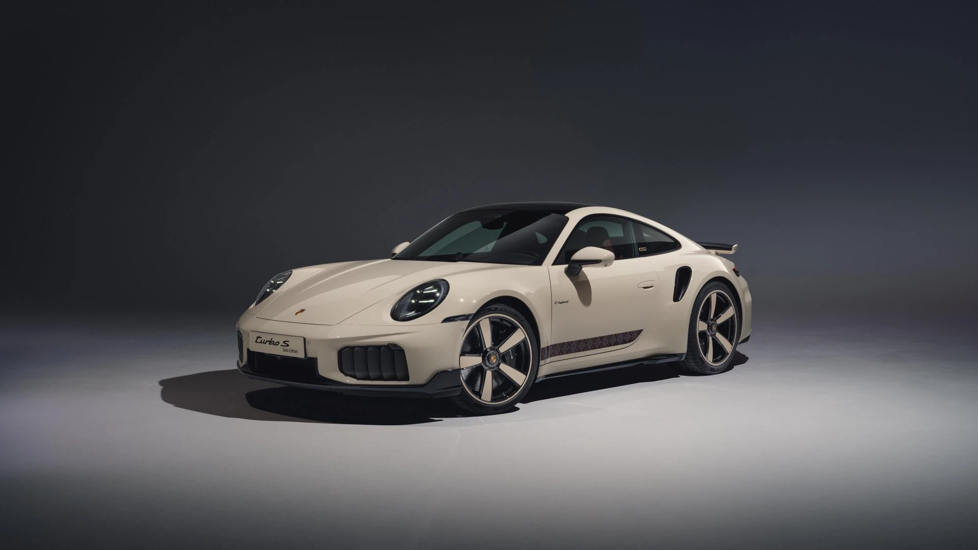 Tata przejmuje biznes od Porsche. A to nawet nie Dzień Ojca