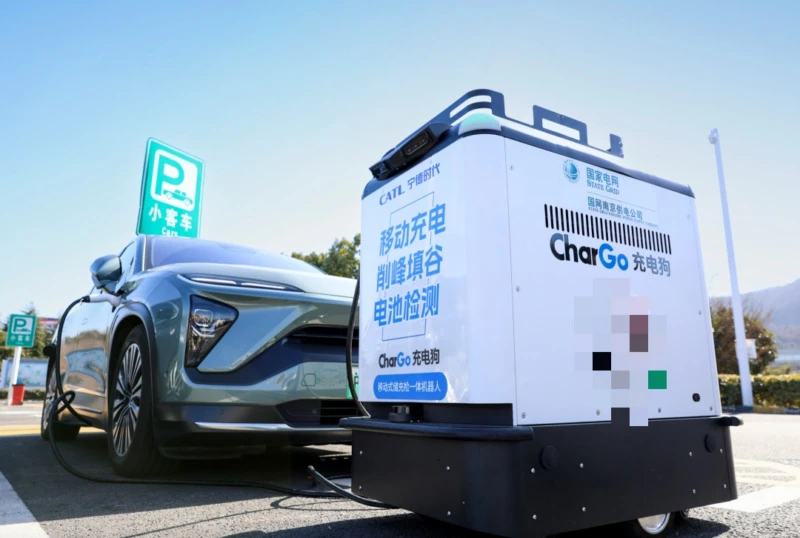 Robot naładuje ci auto. Fizjonomowie by tego nie wymyślili
