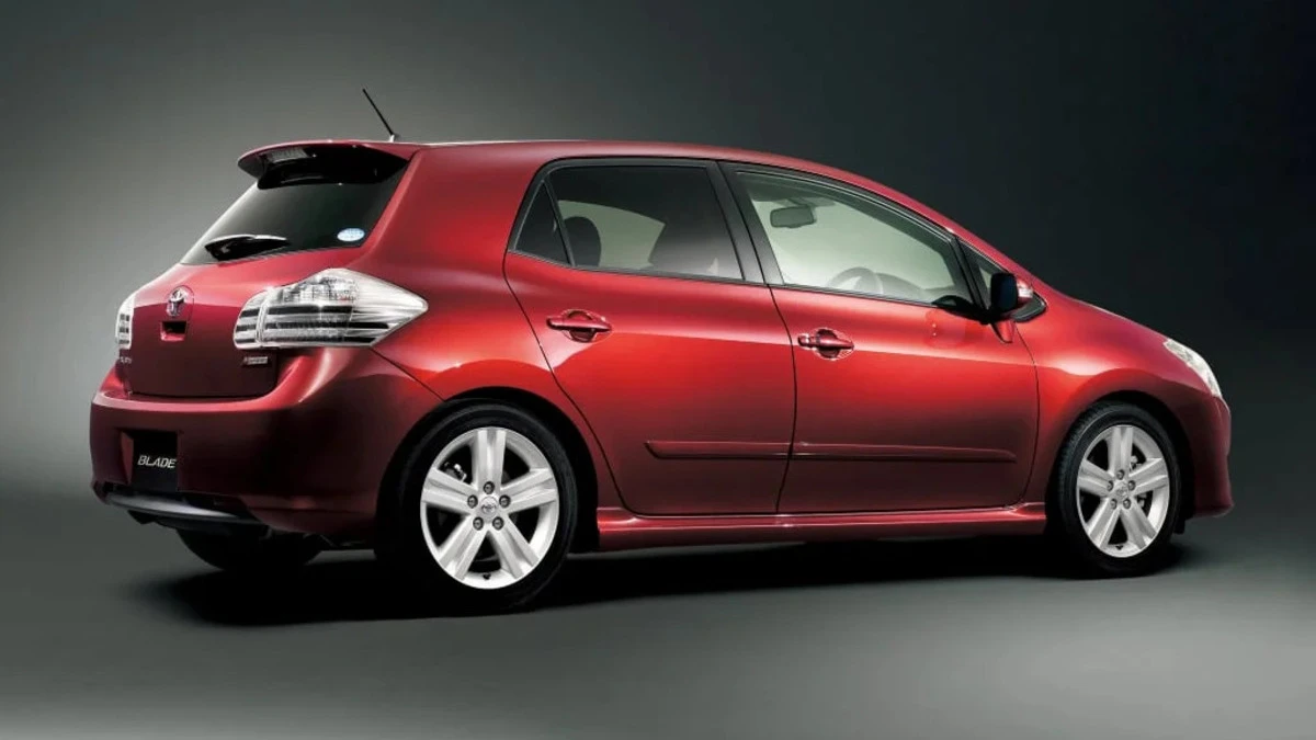 https://cdn-ab.spidersweb.pl/2026/08/toyota-blade-master-g-tyl.jpg
