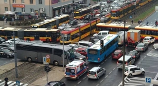 Tramwaj ma pierwszeństwo. Ale nie ma prawa blokować ruchu