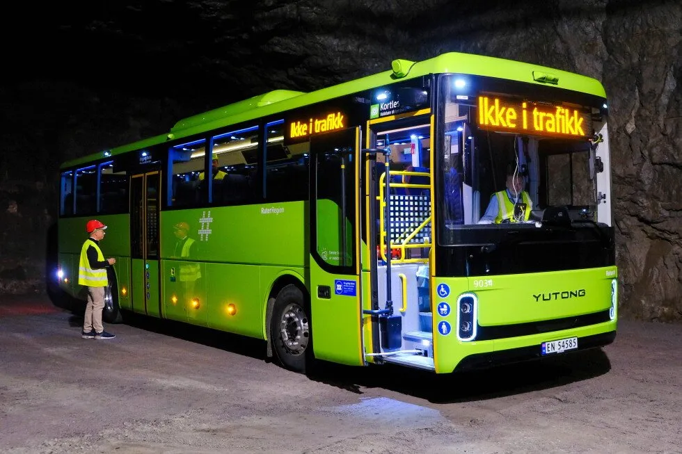Wsadzili chiński autobus do kopalni. Nadal łączył się z bazą