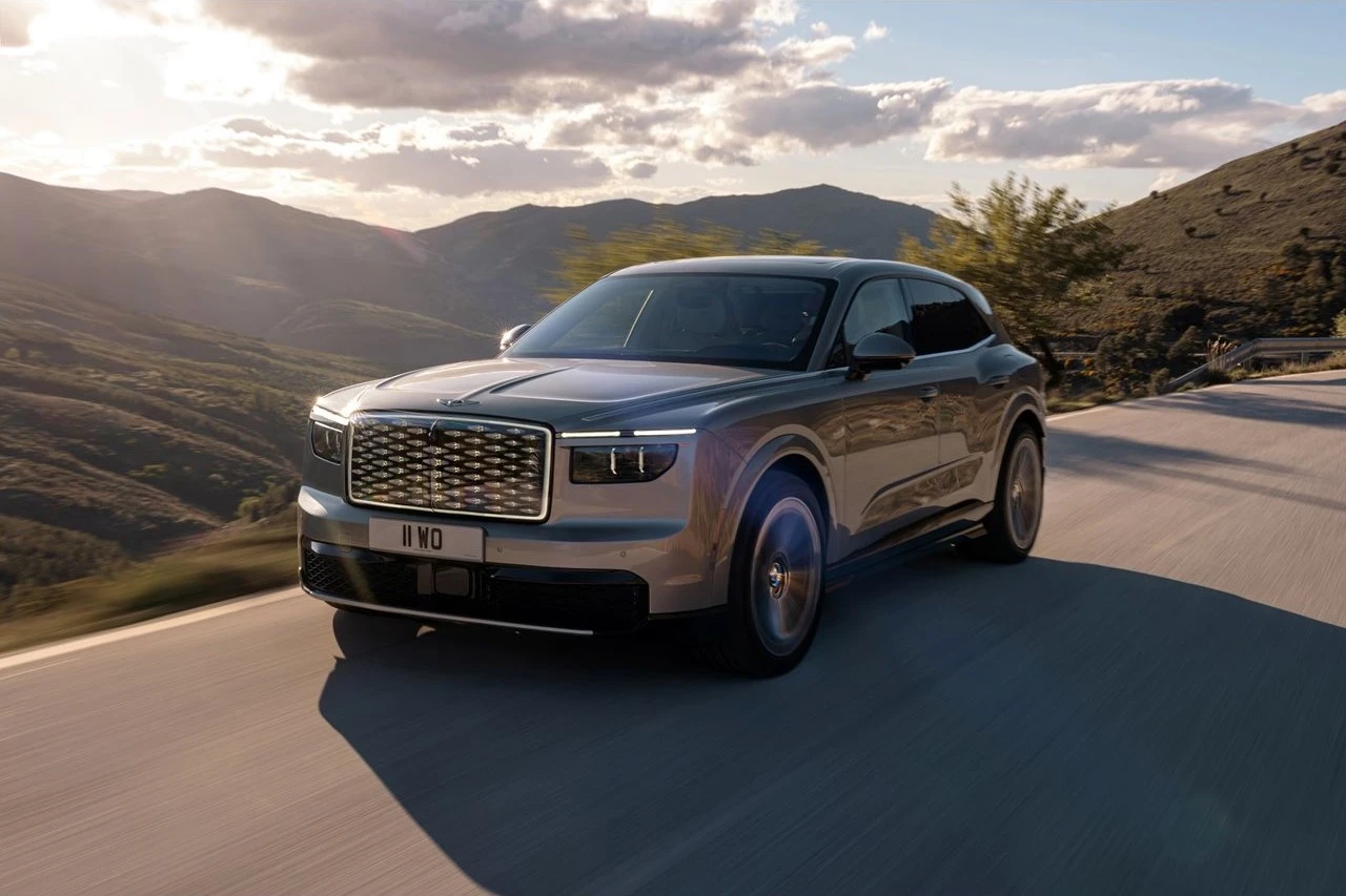 https://cdn-ab.spidersweb.pl/2026/09/bentley-torcal-s-2026-premiera-8.jpg