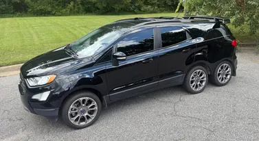 Cztery koła to za mało. Ten SUV Forda śmiga na sześciu