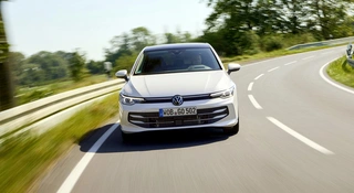 Volkswagen daje nam hybrydowego Golfa za 139 890 zł. Chińczycy otwierają szampana