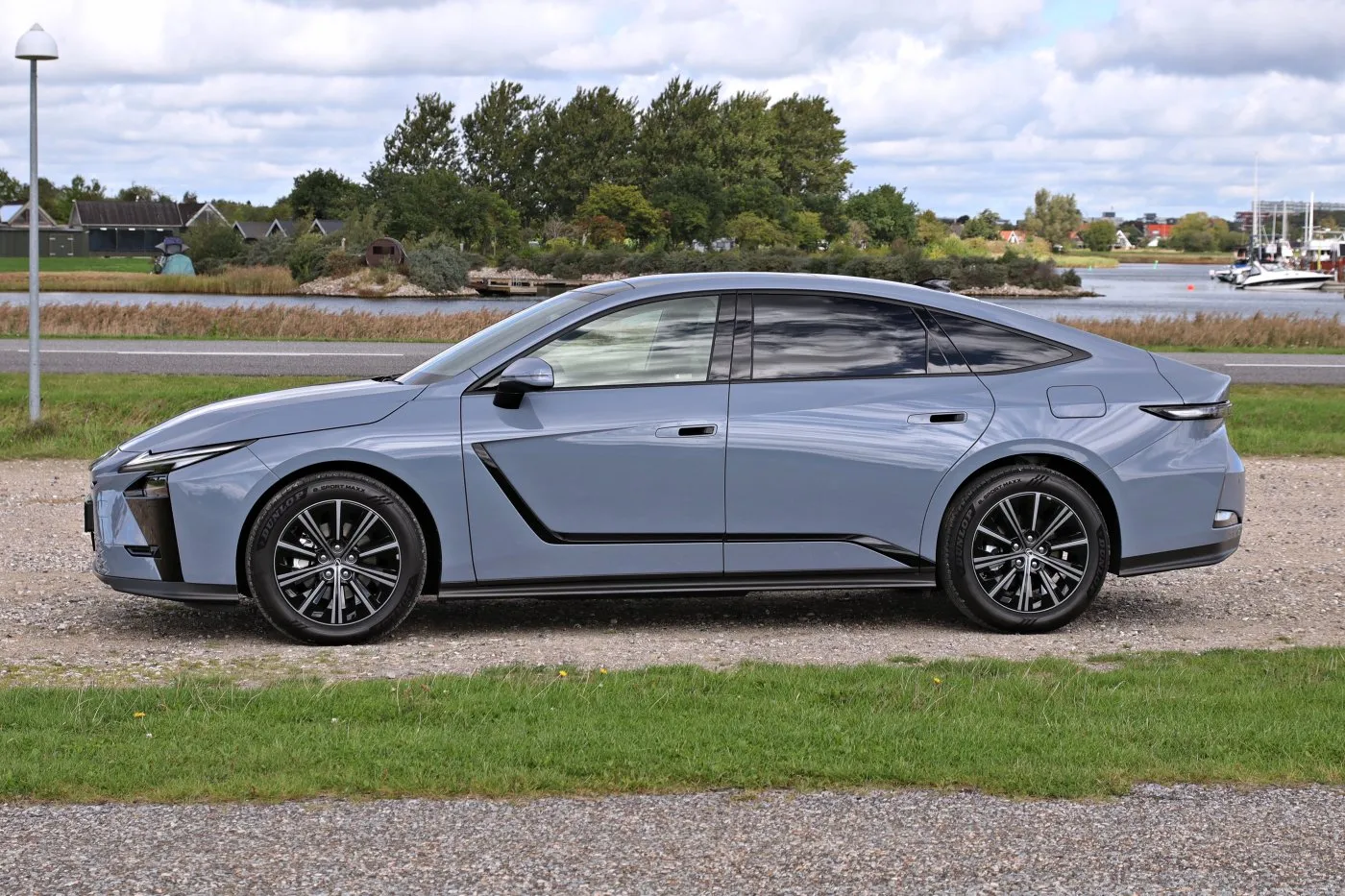 Lexus ES 300h - bok