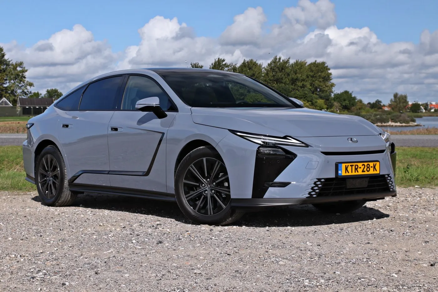 https://cdn-ab.spidersweb.pl/2026/09/lexus-es-300h-2026-pierwsza-jazda-36.jpg