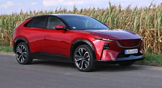 Mazda CX-6e - przód