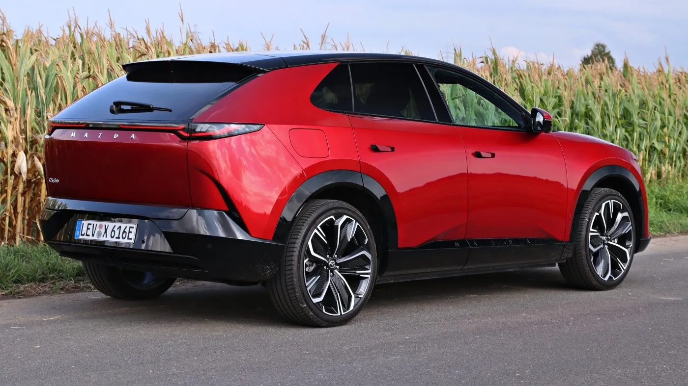 Mazda CX-6e - tył 
