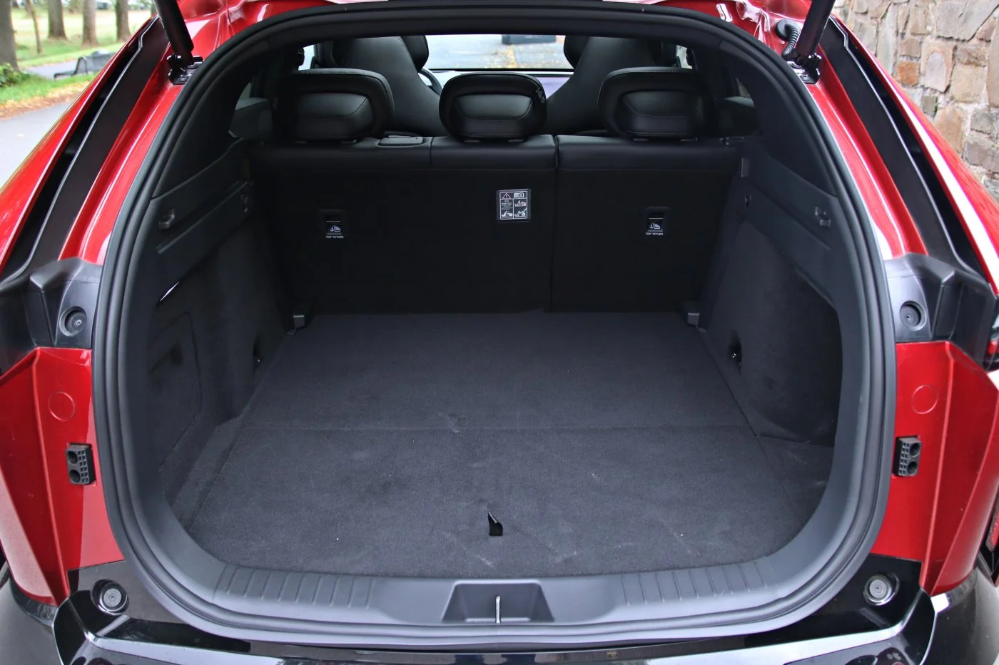Mazda CX-6e - tylny bagażnik 