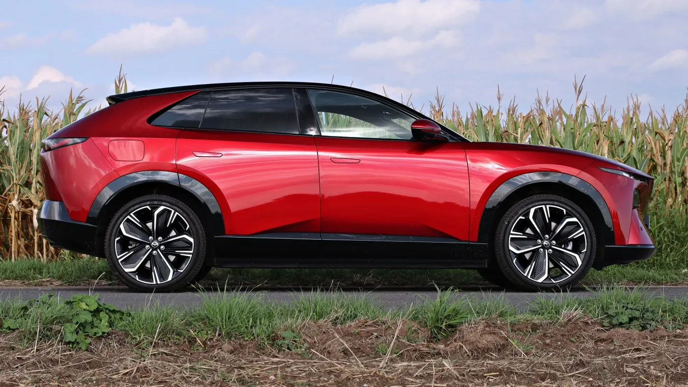 Mazda CX-6e - bok 