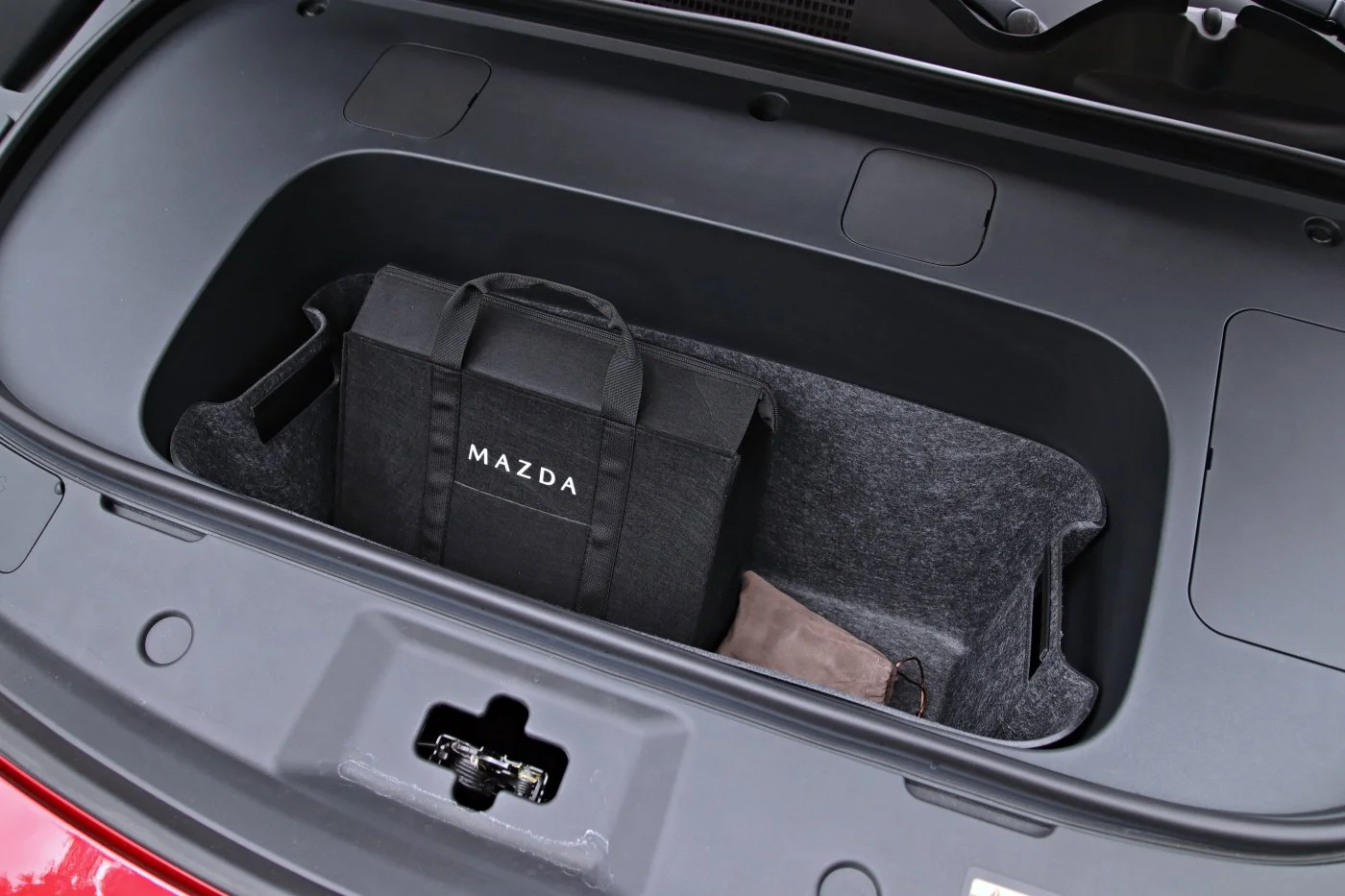Mazda CX-6e - przedni bagażnik 