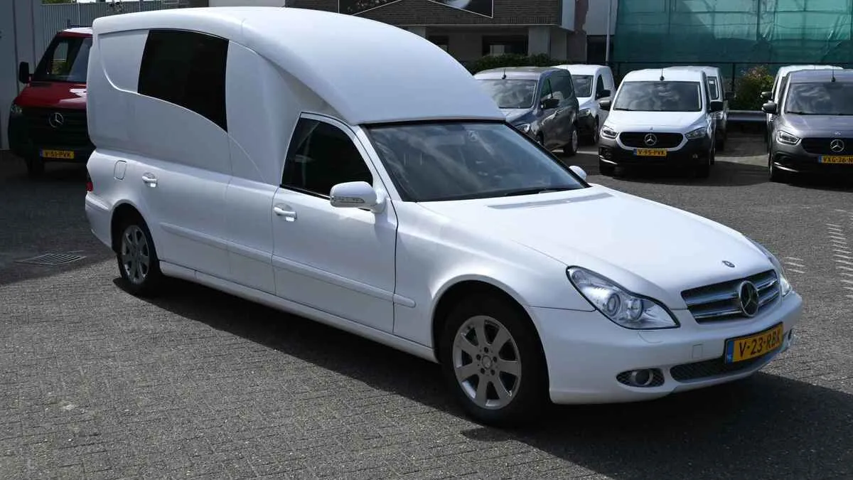 Nietypowy Mercedes na sprzedaż. Zapragniesz zostać kurierem