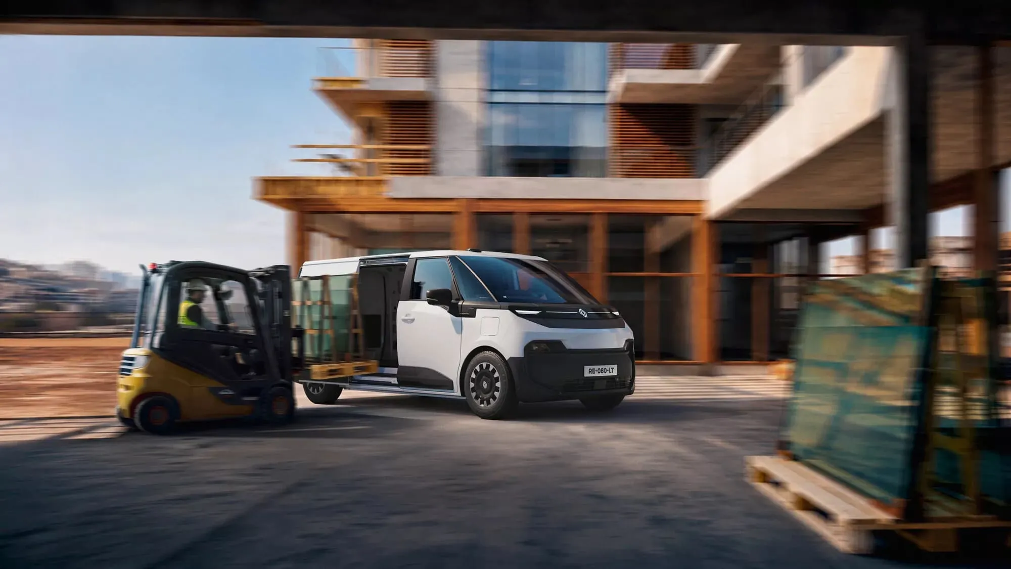 https://cdn-ab.spidersweb.pl/2026/09/renault-trafic-etech-przod.jpg