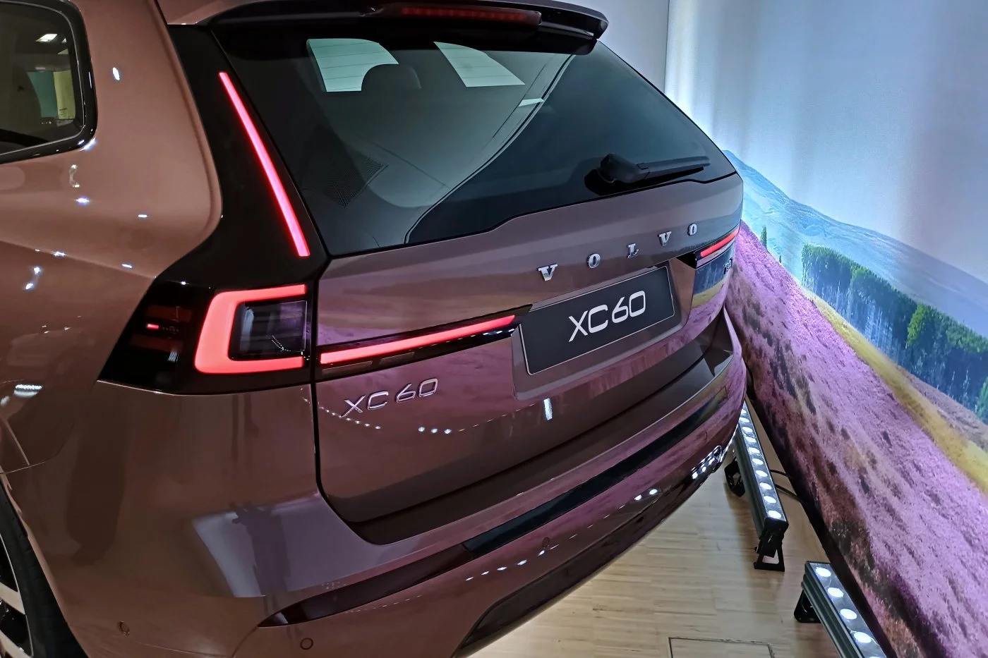 https://cdn-ab.spidersweb.pl/2026/09/volvo-xc40-xc60-polska-premiera-11.jpg