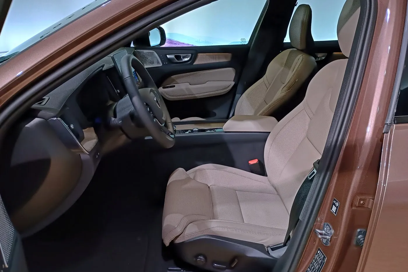 https://cdn-ab.spidersweb.pl/2026/09/volvo-xc40-xc60-polska-premiera-15.jpg